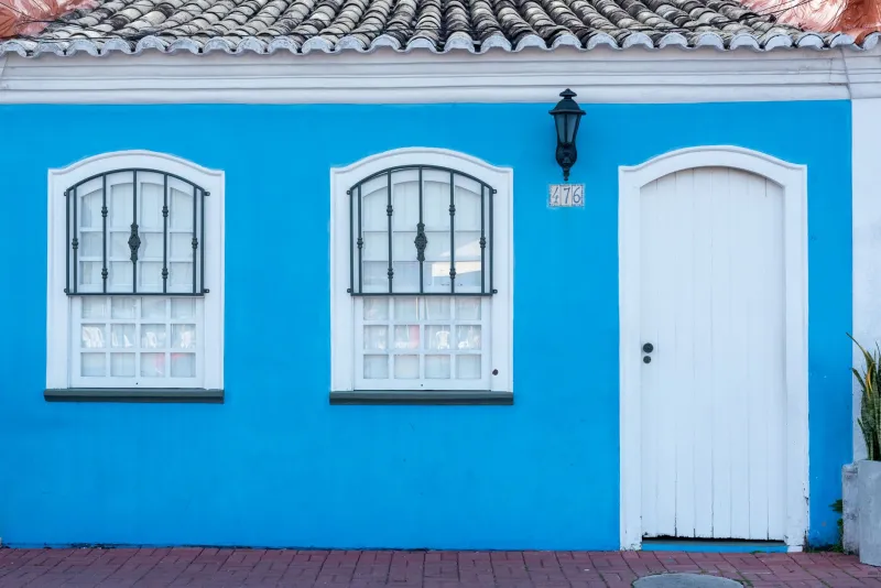 Pigmentos do Litoral: A História Esquecida das Cores que Pintaram os Casarões Coloniais da Costa Brasileira