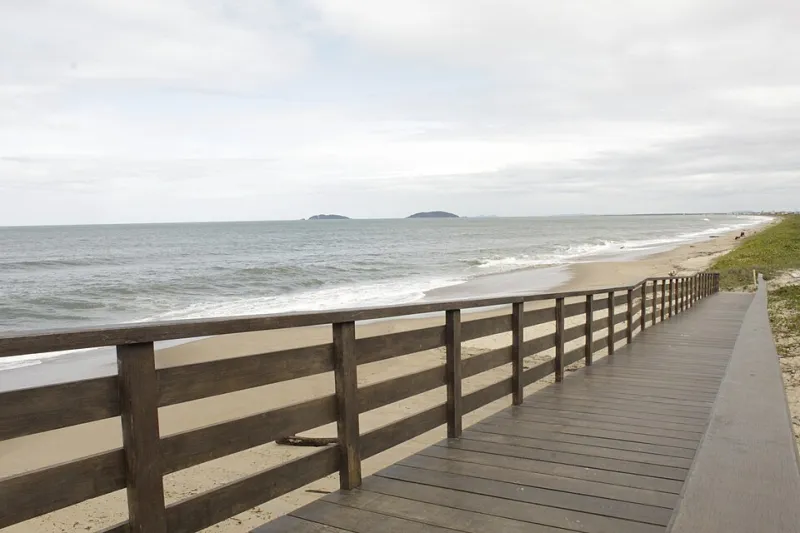 Fora do Sinal: As Praias Brasileiras que Ainda Vivem no Tempo Certo